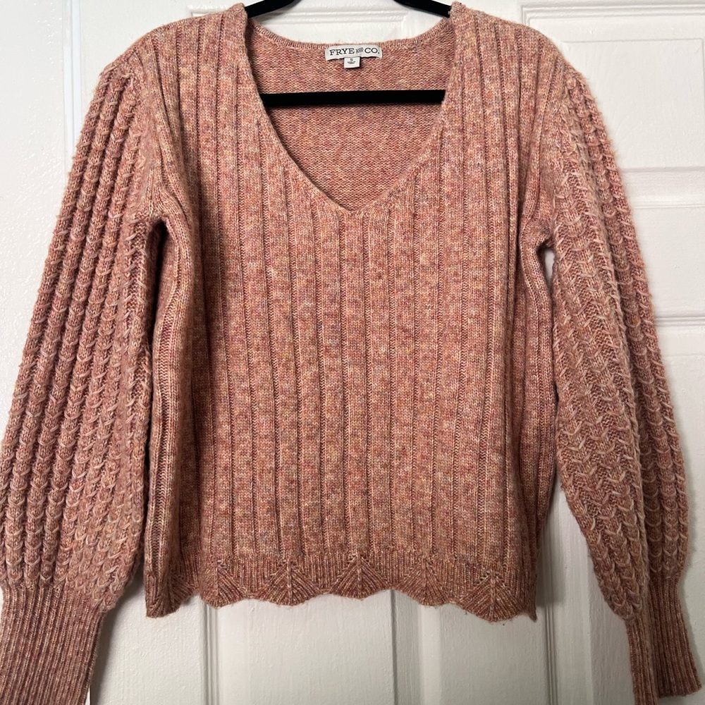 FRYE AND CO. Pink V-Neck Sweater with Ribbed Texture

No Tags but never worn.